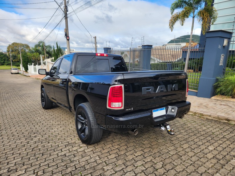 CLASSIC 5.7 V8 GASOLINA LARAMIE NIGHT EDITION CD 4X4 AUTOMÁTICO - 2022 - MONTENEGRO