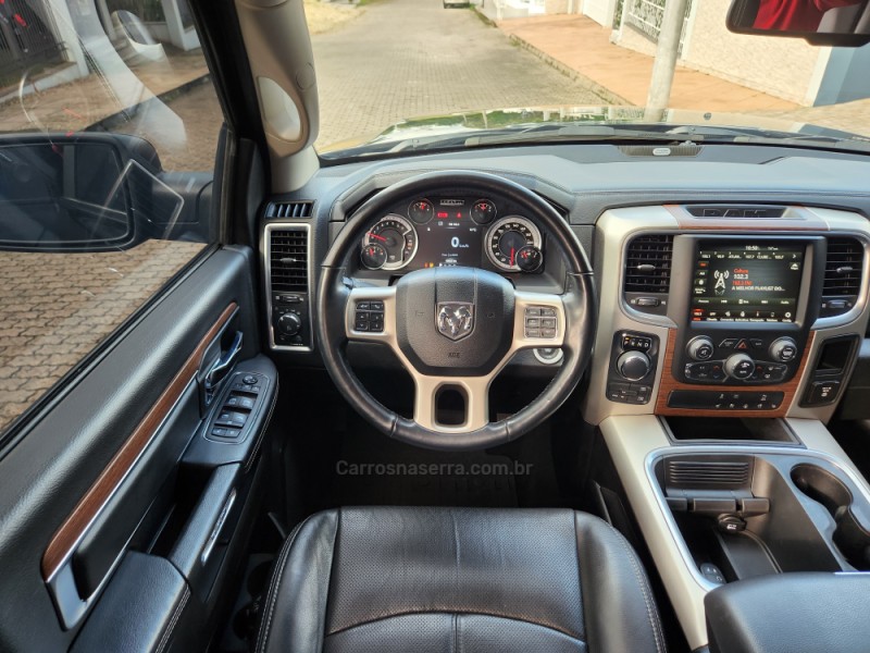 CLASSIC 5.7 V8 GASOLINA LARAMIE NIGHT EDITION CD 4X4 AUTOMÁTICO - 2022 - MONTENEGRO