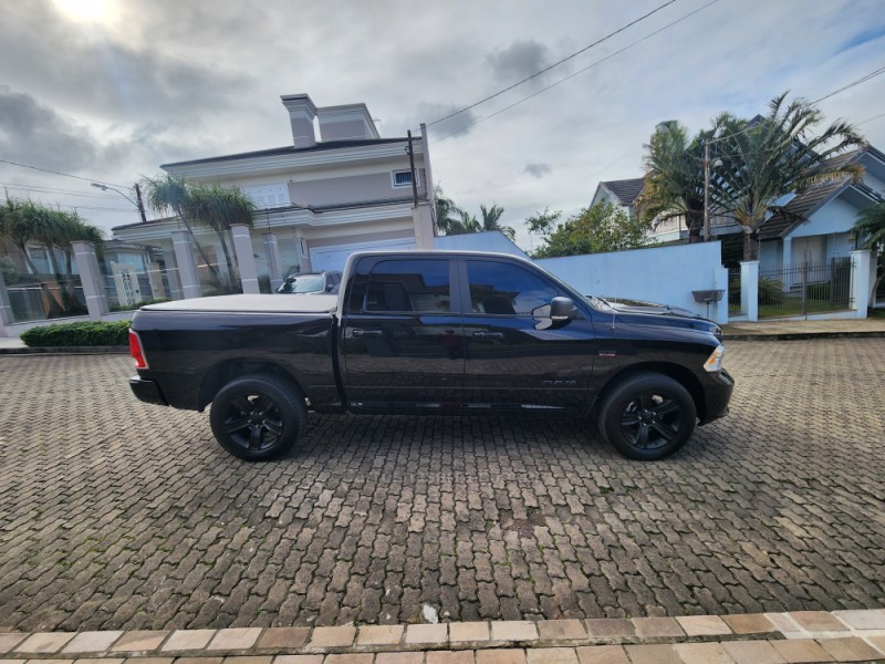 CLASSIC 5.7 V8 GASOLINA LARAMIE NIGHT EDITION CD 4X4 AUTOMÁTICO - 2022 - MONTENEGRO