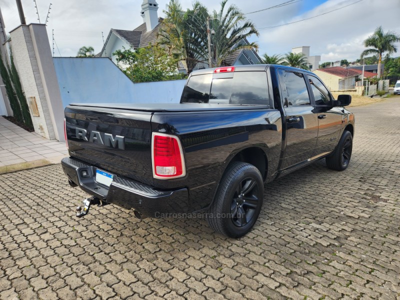 CLASSIC 5.7 V8 GASOLINA LARAMIE NIGHT EDITION CD 4X4 AUTOMÁTICO - 2022 - MONTENEGRO