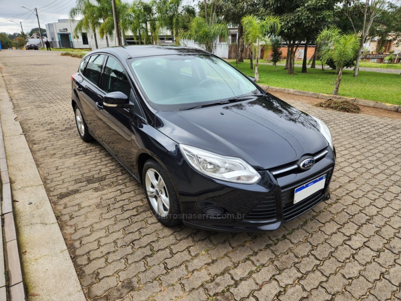 FOCUS 2.0 SE 16V FLEX 4P AUTOMÁTICO - 2015 - MONTENEGRO
