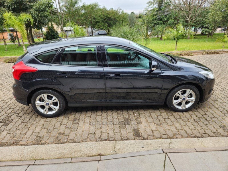 FOCUS 2.0 SE 16V FLEX 4P AUTOMÁTICO - 2015 - MONTENEGRO
