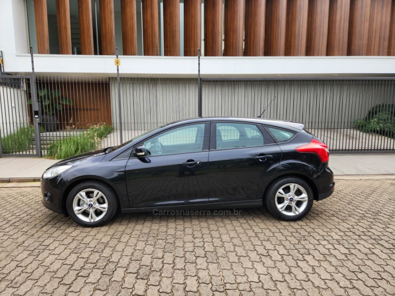 FOCUS 2.0 SE 16V FLEX 4P AUTOMÁTICO - 2015 - MONTENEGRO
