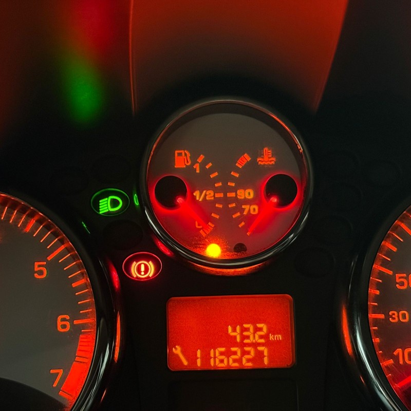 207 1.4 SEDAN XR PASSION 8V FLEX 4P MANUAL - 2013 - CAXIAS DO SUL