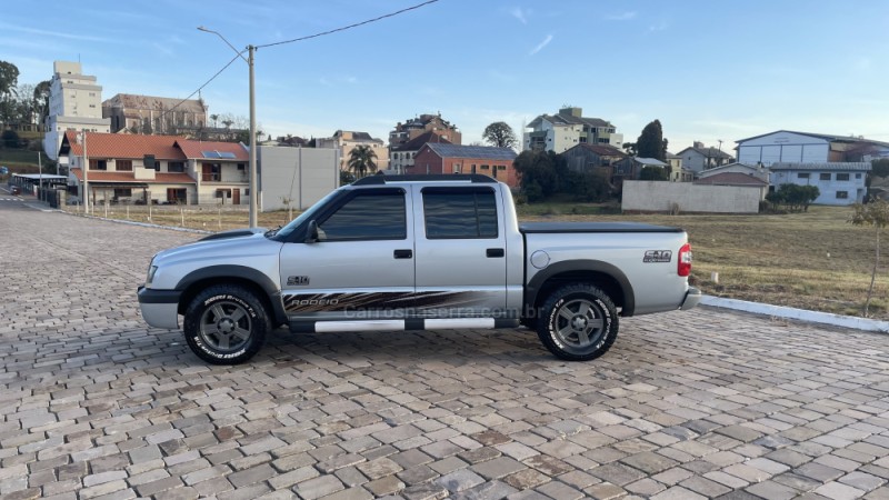 S10 2.4 MPFI RODEIO 4X2 CD 8V FLEX 4P MANUAL - 2011 - VILA FLORES