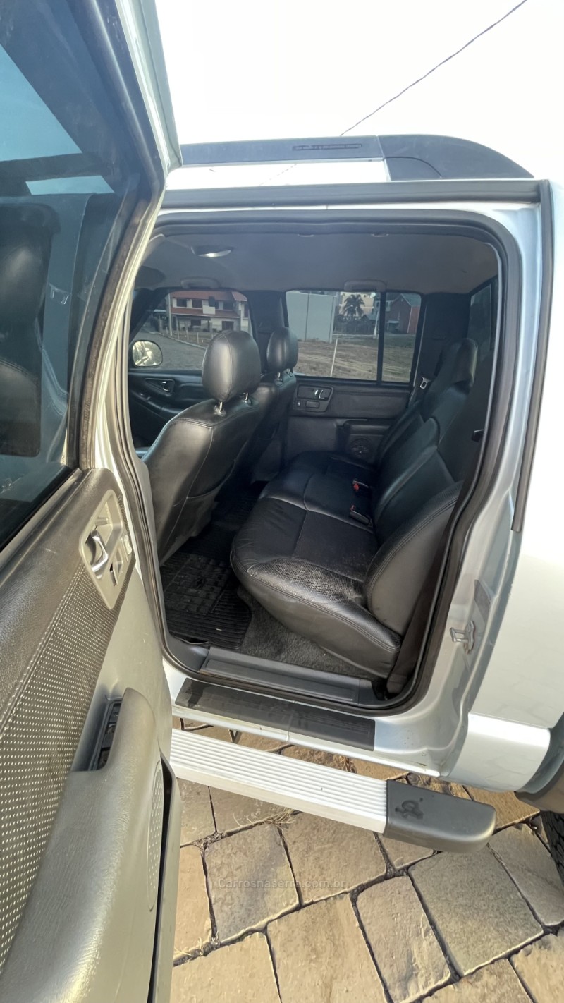 S10 2.4 MPFI RODEIO 4X2 CD 8V FLEX 4P MANUAL - 2011 - VILA FLORES