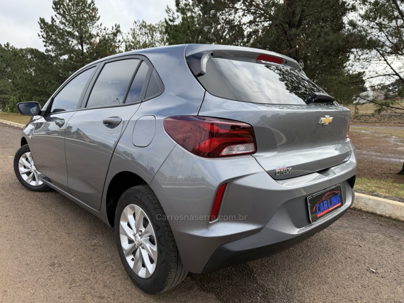 ONIX 1.0 LT 12V FLEX 4P MANUAL - 2023 - VACARIA