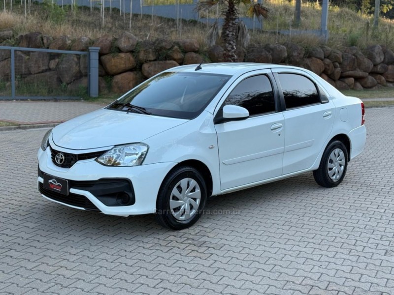 etios 1.5 xs sedan 16v flex 4p automatico 2018 ivoti