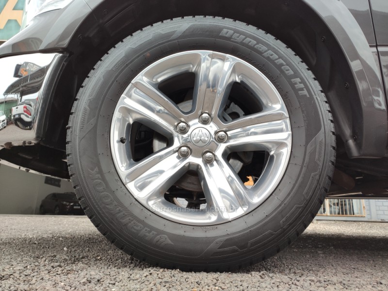 CLASSIC 5.7 LARAMIE V8 HEMI 4P GASOLINA AUTOMÁTICA - 2023 - VENâNCIO AIRES