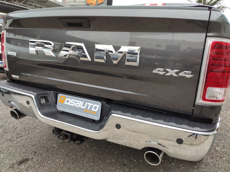 CLASSIC 5.7 LARAMIE V8 HEMI 4P GASOLINA AUTOMÁTICA - 2023 - VENâNCIO AIRES