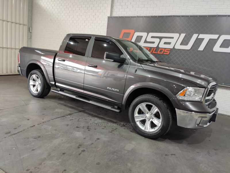 CLASSIC 5.7 LARAMIE V8 HEMI 4P GASOLINA AUTOMÁTICA - 2023 - VENâNCIO AIRES