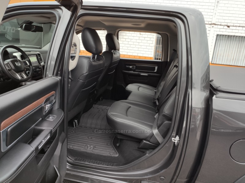 CLASSIC 5.7 LARAMIE V8 HEMI 4P GASOLINA AUTOMÁTICA - 2023 - VENâNCIO AIRES