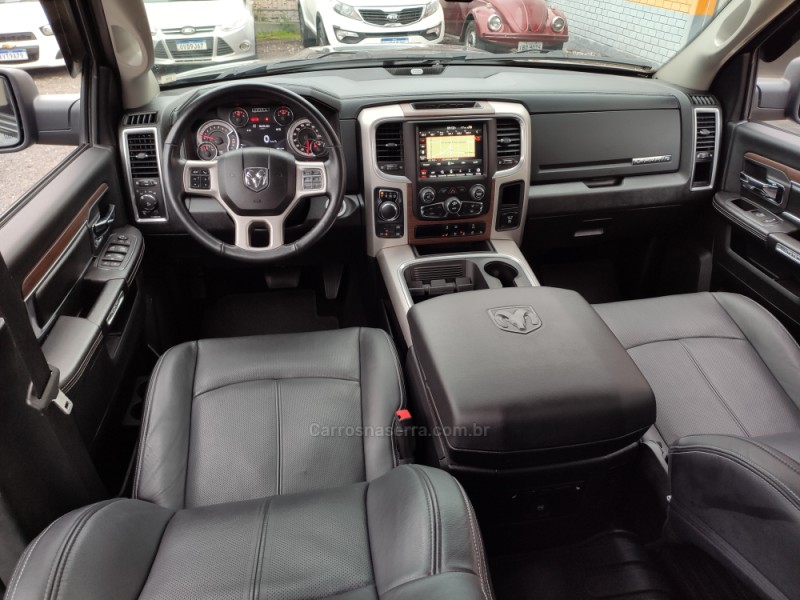 CLASSIC 5.7 LARAMIE V8 HEMI 4P GASOLINA AUTOMÁTICA - 2023 - VENâNCIO AIRES