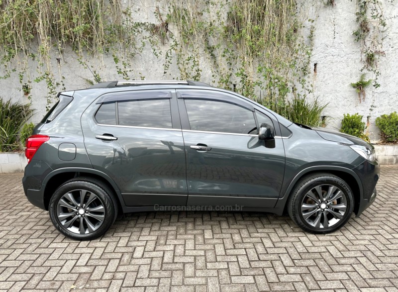 TRACKER 1.4 16V TURBO FLEX LTZ AUTOMÁTICO - 2017 - SAPIRANGA
