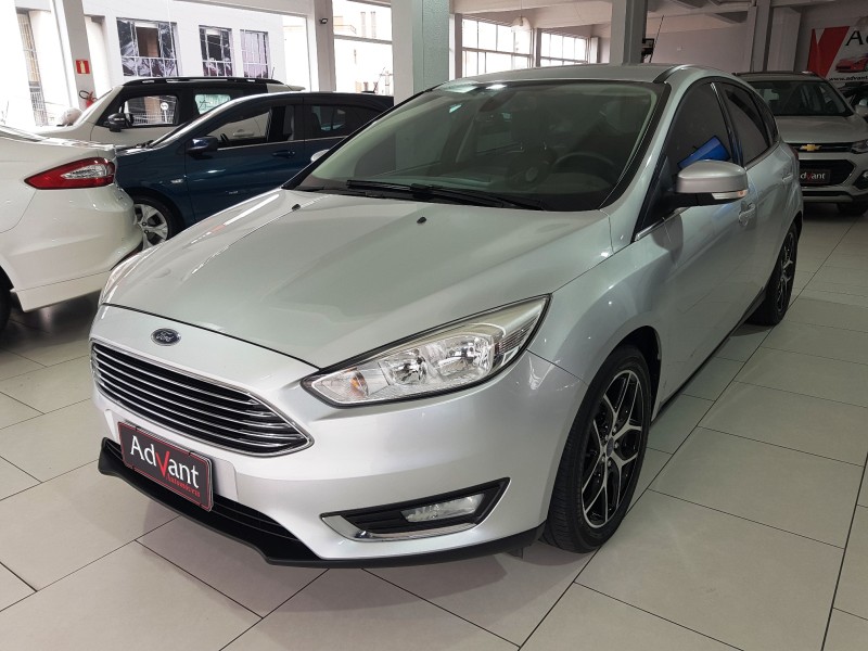 focus 2.0 titanium hatch 16v flex 4p automatico 2016 caxias do sul