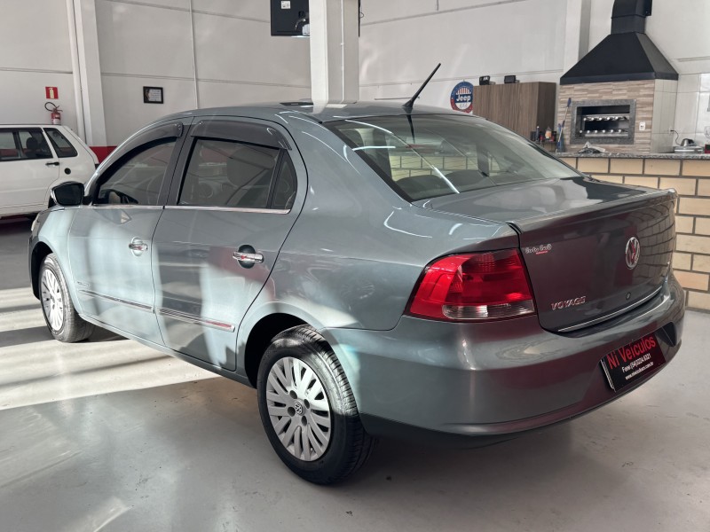 VOYAGE 1.6 MI COMFORTLINE 8V FLEX 4P MANUAL - 2009 - CAXIAS DO SUL