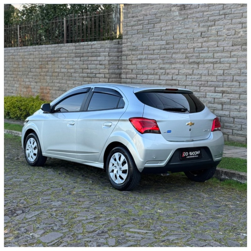 ONIX 1.4 MPFI LT 8V FLEX 4P MANUAL - 2017 - CAMPO BOM