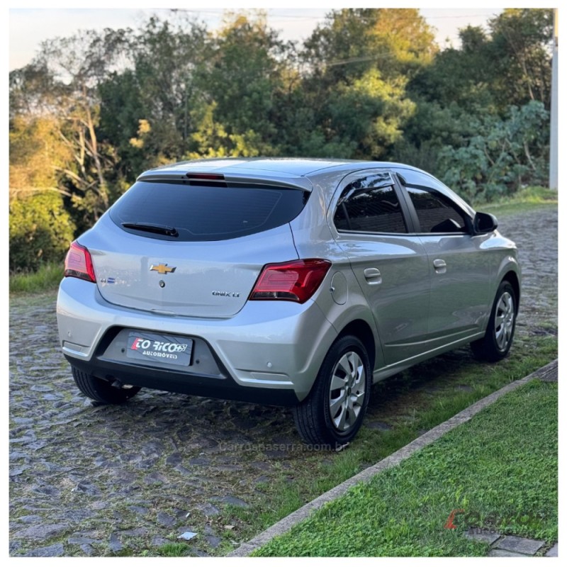 ONIX 1.4 MPFI LT 8V FLEX 4P MANUAL - 2017 - CAMPO BOM