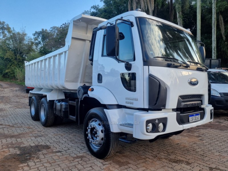 CARGO 2628 E 6X4 T 3 EIXOS - 2012 - PORTãO