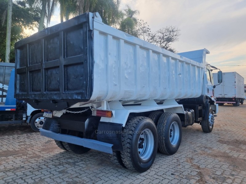 CARGO 2628 E 6X4 T 3 EIXOS - 2012 - PORTãO