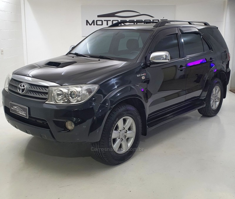 HILUX SW4 3.0 SRV 4X4 7 LUGARES 16V TURBO INTERCOOLER DIESEL 4P AUTOMÁTICO