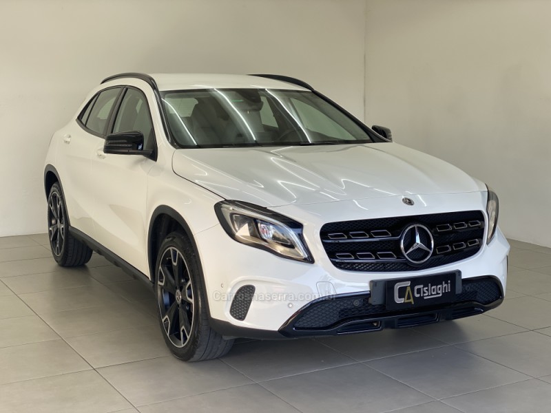 GLA 200 1.6 CGI NIGHT 16V FLEX 4P AUTOMÁTICO - 2019 - CARLOS BARBOSA