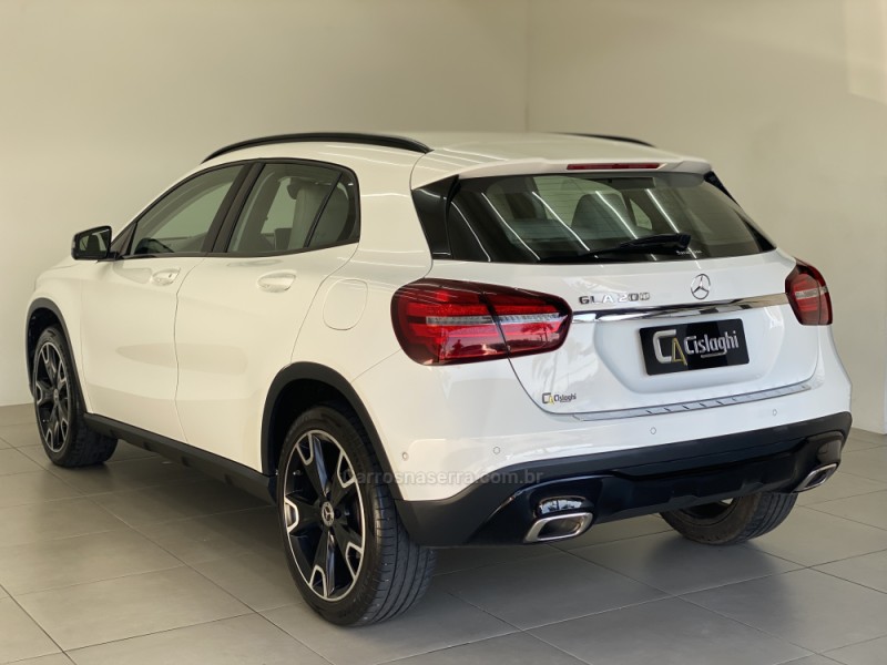 GLA 200 1.6 CGI NIGHT 16V FLEX 4P AUTOMÁTICO - 2019 - CARLOS BARBOSA