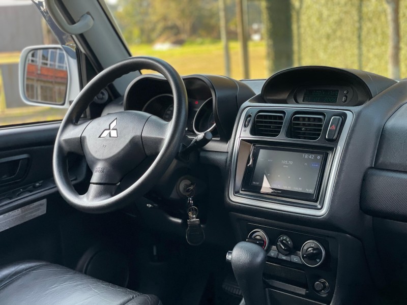 PAJERO TR4 2.0 4X4 16V 140CV FLEX 4P AUTOMÁTICO - 2011 - FARROUPILHA