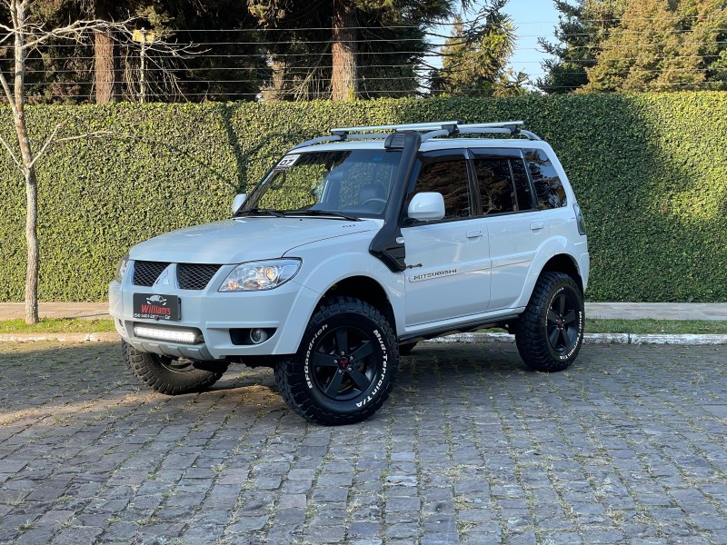 PAJERO TR4 2.0 4X4 16V 140CV FLEX 4P AUTOMÁTICO - 2011 - FARROUPILHA