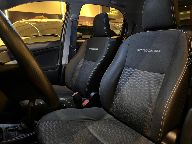 ETIOS CROSS 1.5 16V FLEX 4P MANUAL - 2014 - NOVO HAMBURGO