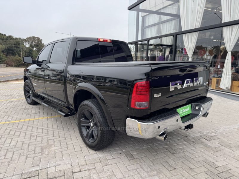 RAM 5.7 1500 LARAMIE 4X4 CD V8 GASOLINA 4P AUTOMÁTICO - 2022 - VERANóPOLIS