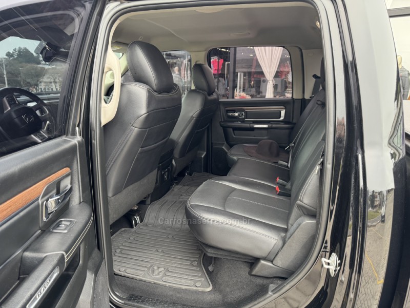 RAM 5.7 1500 LARAMIE 4X4 CD V8 GASOLINA 4P AUTOMÁTICO - 2022 - VERANóPOLIS