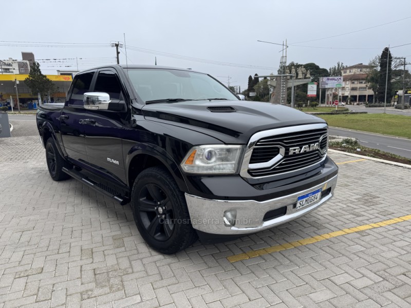 RAM 5.7 1500 LARAMIE 4X4 CD V8 GASOLINA 4P AUTOMÁTICO - 2022 - VERANóPOLIS