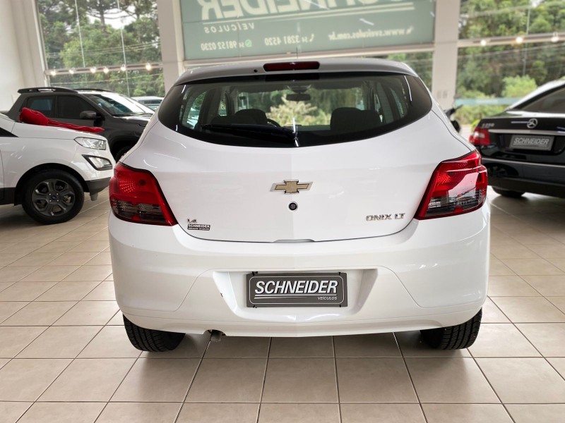 ONIX 1.4 MPFI LT 8V FLEX 4P MANUAL - 2016 - NOVA PETRóPOLIS