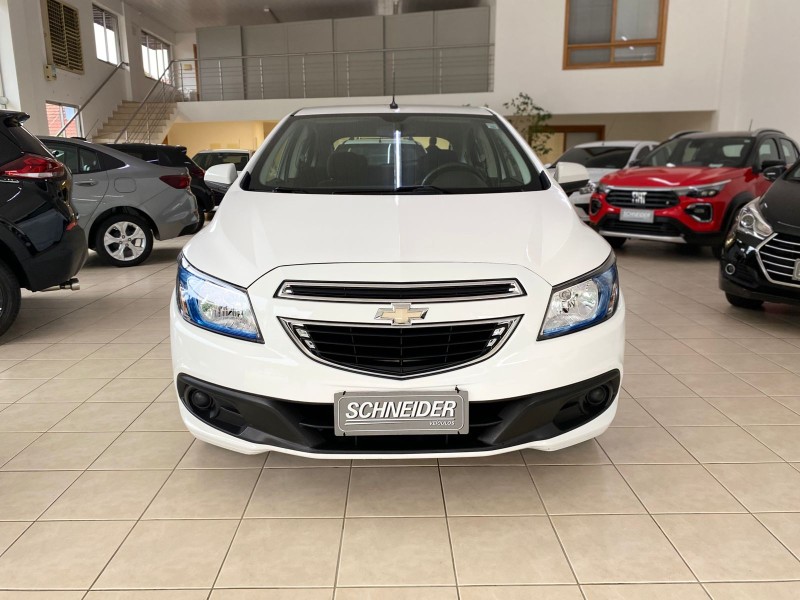 ONIX 1.4 MPFI LT 8V FLEX 4P MANUAL - 2016 - NOVA PETRóPOLIS