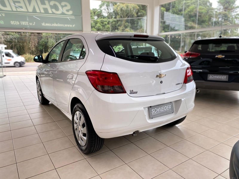 ONIX 1.4 MPFI LT 8V FLEX 4P MANUAL - 2016 - NOVA PETRóPOLIS