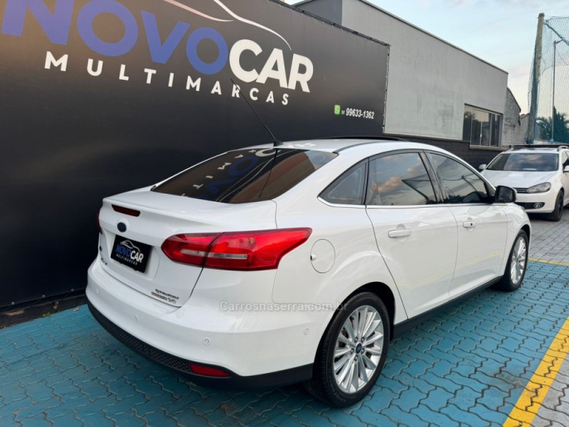 FOCUS 2.0 TITANIUM FASTBACK 16V FLEX 4P AUTOMÁTICO - 2016 - ESTâNCIA VELHA