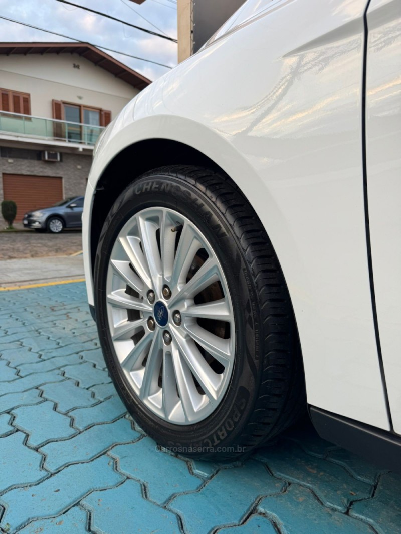 FOCUS 2.0 TITANIUM FASTBACK 16V FLEX 4P AUTOMÁTICO - 2016 - ESTâNCIA VELHA