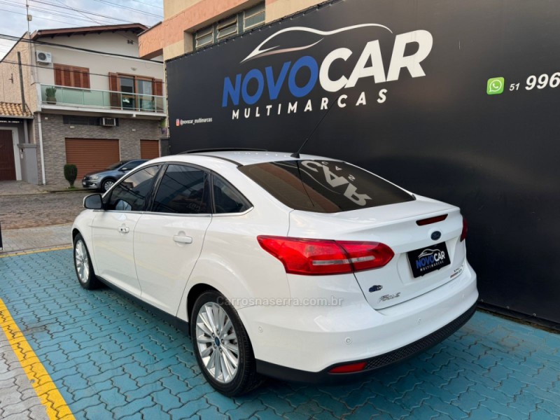FOCUS 2.0 TITANIUM FASTBACK 16V FLEX 4P AUTOMÁTICO - 2016 - ESTâNCIA VELHA