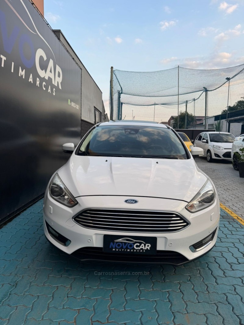 FOCUS 2.0 TITANIUM FASTBACK 16V FLEX 4P AUTOMÁTICO - 2016 - ESTâNCIA VELHA
