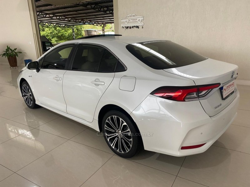 COROLLA 1.8 ALTIS PREMIUM 16V HÍBRIDO 4P AUTOMÁTICO - 2022 - LAJEADO
