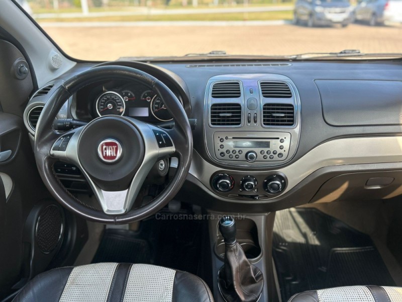 GRAND SIENA 1.6 MPI ESSENCE 16V FLEX 4P MANUAL - 2015 - LAJEADO