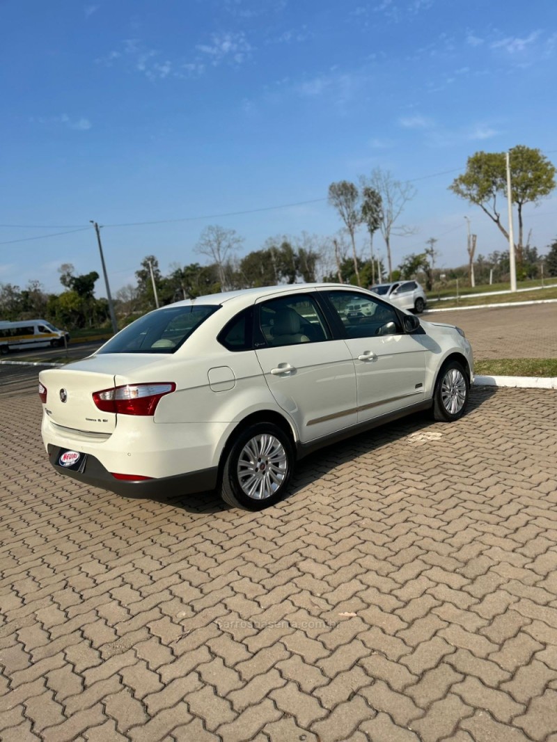 GRAND SIENA 1.6 MPI ESSENCE 16V FLEX 4P MANUAL - 2015 - LAJEADO