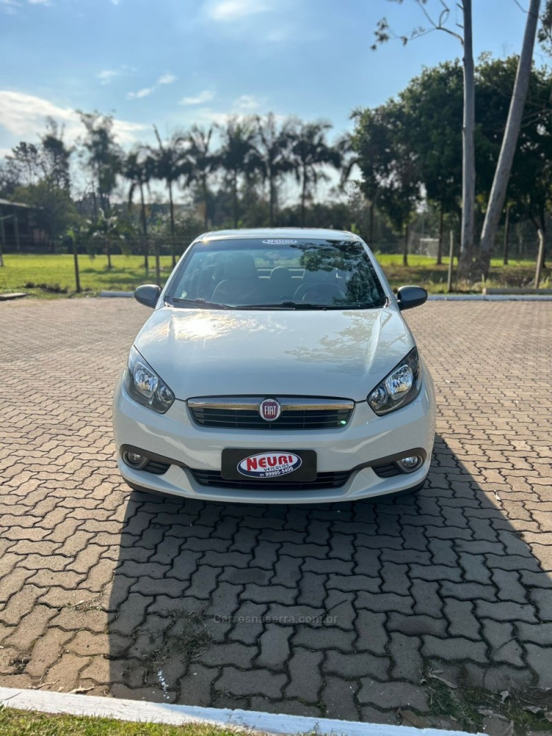 GRAND SIENA 1.6 MPI ESSENCE 16V FLEX 4P MANUAL - 2015 - LAJEADO