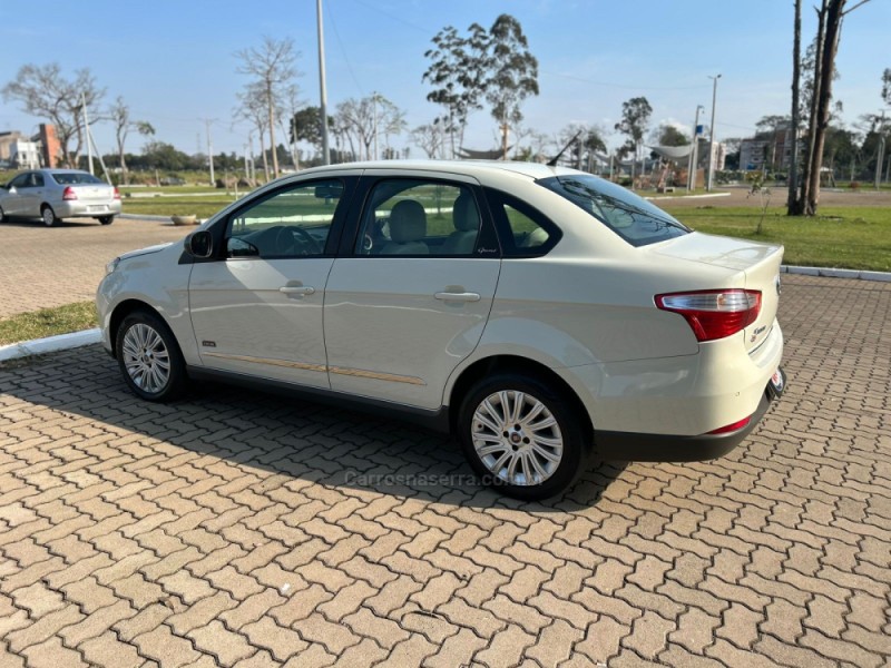 GRAND SIENA 1.6 MPI ESSENCE 16V FLEX 4P MANUAL - 2015 - LAJEADO