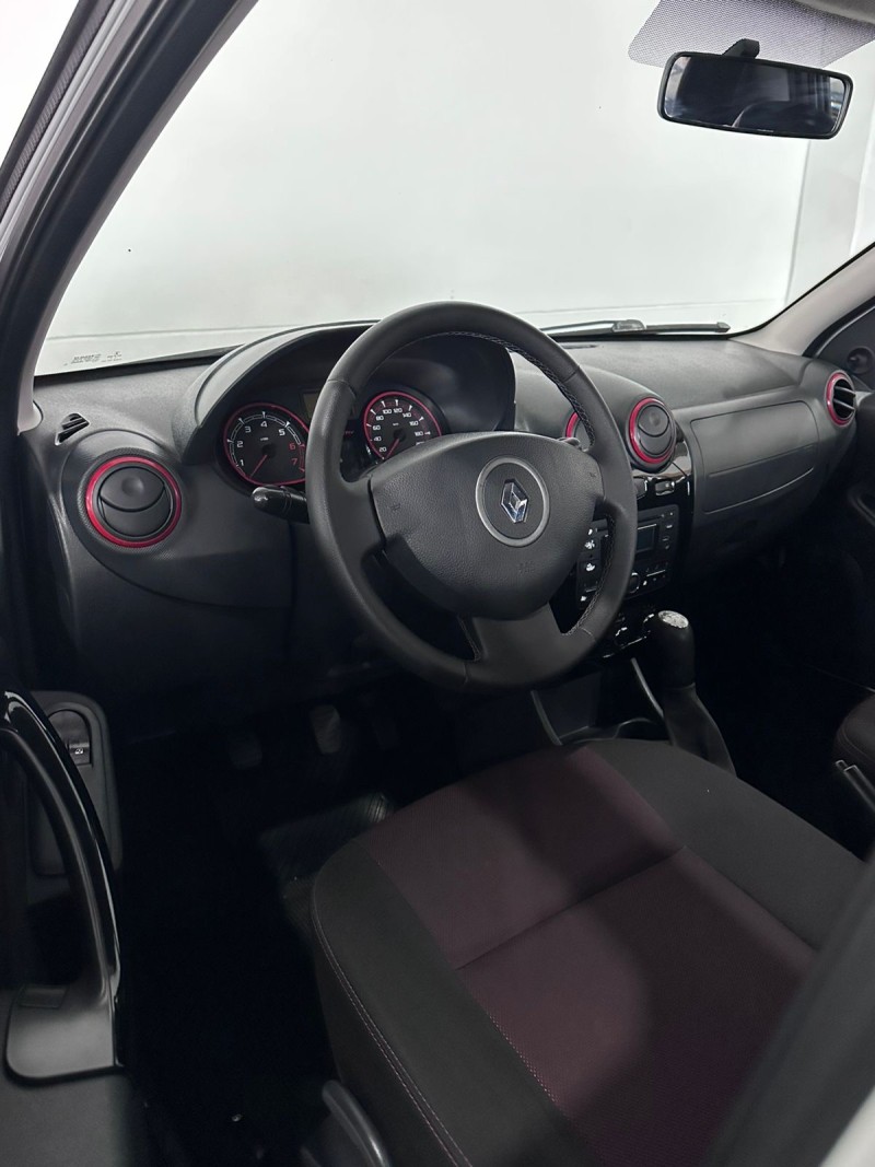 SANDERO 1.6 STEPWAY 8V FLEX 4P MANUAL - 2014 - FARROUPILHA