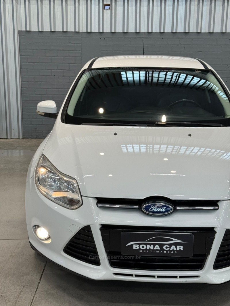FOCUS 2.0 TITANIUM SEDAN 16V FLEX 4P AUTOMÁTICO - 2014 - CAXIAS DO SUL
