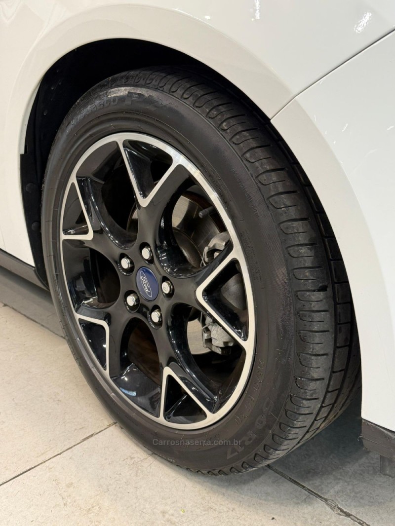 FOCUS 2.0 TITANIUM SEDAN 16V FLEX 4P AUTOMÁTICO - 2014 - CAXIAS DO SUL