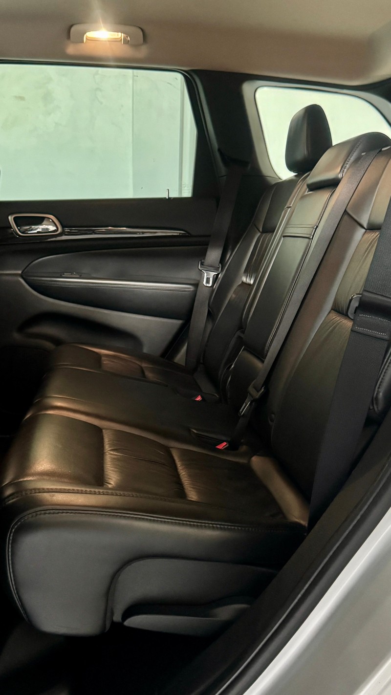 GRAND CHEROKEE 3.6 LAREDO 4X4 V6 24V GASOLINA 4P AUTOMÁTICO - 2011 - ESTâNCIA VELHA