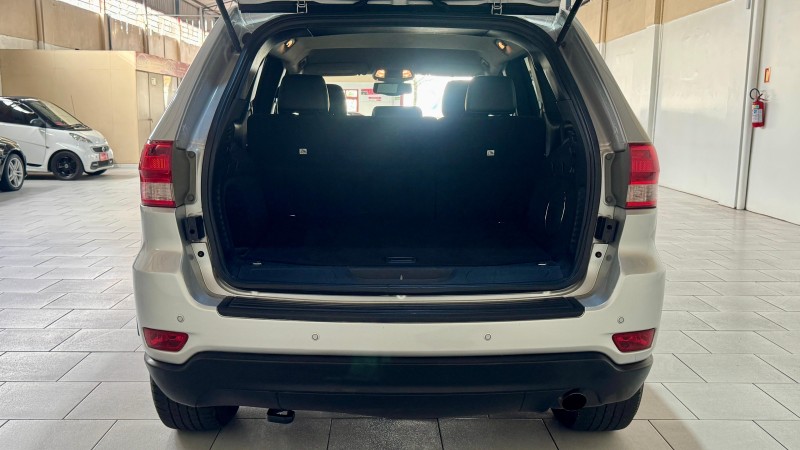 GRAND CHEROKEE 3.6 LAREDO 4X4 V6 24V GASOLINA 4P AUTOMÁTICO - 2011 - ESTâNCIA VELHA